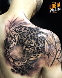 Tatuajes en la espalda hombres - Leopardo - Logia Barcelona 